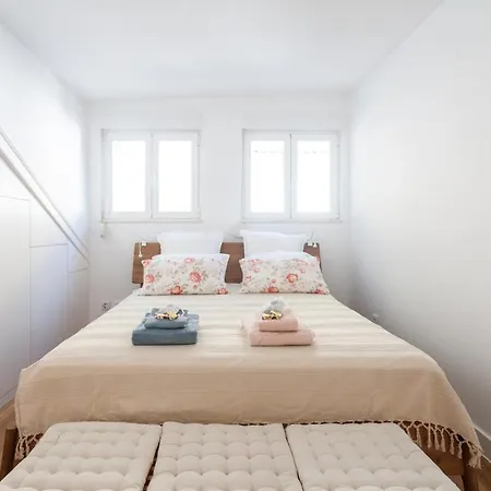 Alfama Charming With Amazing River View And Terrace Lisbona