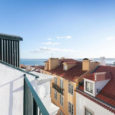 Alfama Charming With Amazing River View And Terrace Apartment