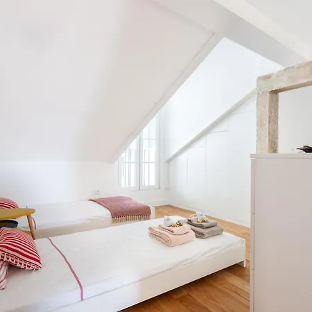 Alfama Charming With Amazing River View And Terrace * Lissabon