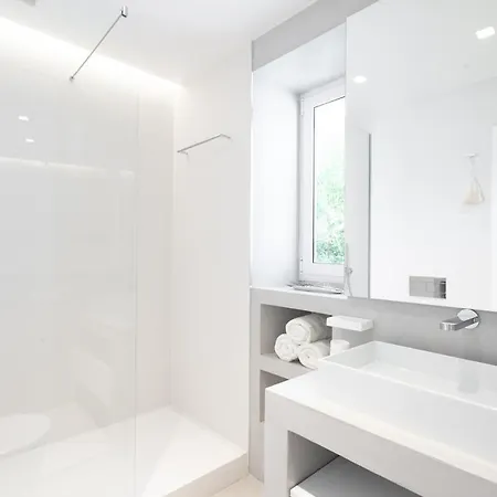 Alfama Charming With Amazing River View And Terrace Appartamento Lisbona