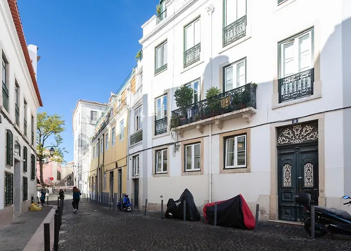Alfama Charming With Amazing River View And Terrace Apartment Lisbon