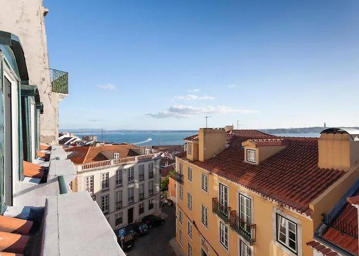 Alfama Charming With Amazing River View And Terrace 아파트 리스본