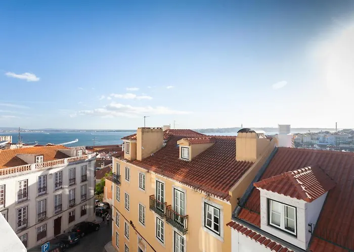 Alfama Charming With Amazing River View And Terrace