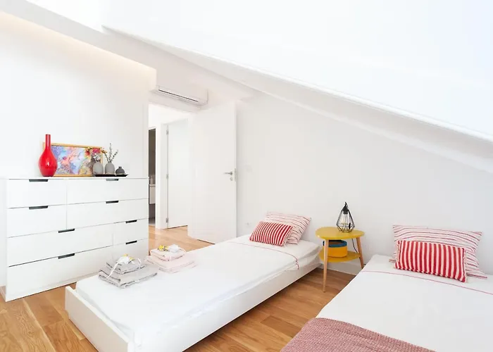 Alfama Charming With Amazing River View And Terrace 아파트 리스본
