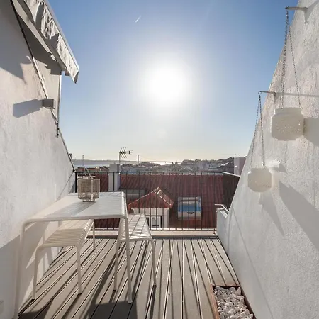 Alfama Charming With Amazing River View And Terrace Apartment